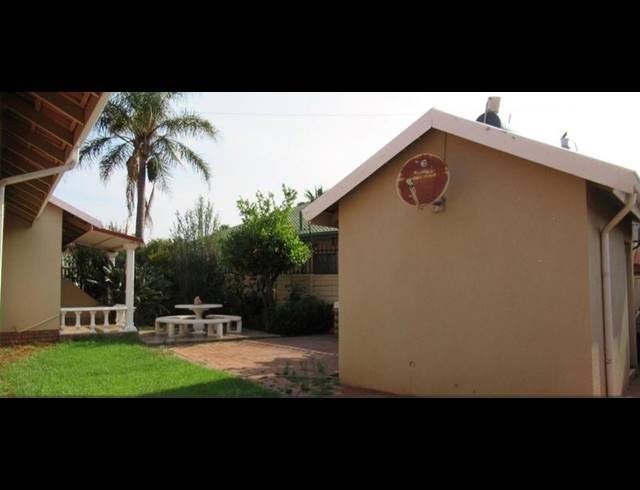 3 BEDROOM HOUSE FOR SALE IN LENASIA SOUTH
